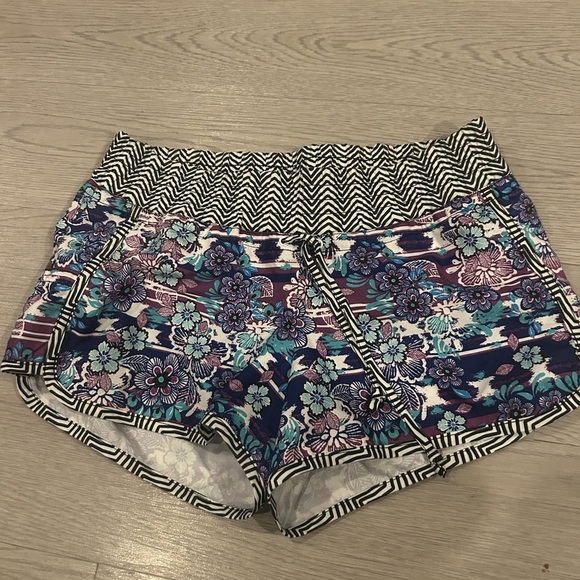 Athleta Flower Hawaian Print Shorts Size 4 - Picture 1 of 2